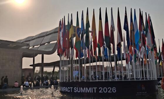 2026年人工智能影响峰会于周一在新德里巴拉特曼达帕姆开幕，汇聚了全球领导人、部长、技术专家和研究人员前所未有的盛会，共同探讨人工智能如何推动包容性发展、强化公共体系并支持可持续增长。